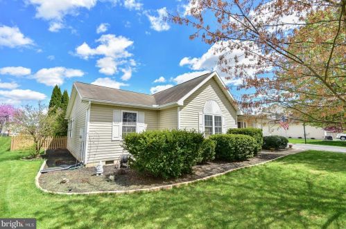184 Amherst Ln, Falling Waters, WV 25419-4035