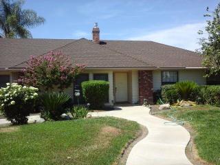 3126 Cherry Ct, Visalia, CA 93277-6086