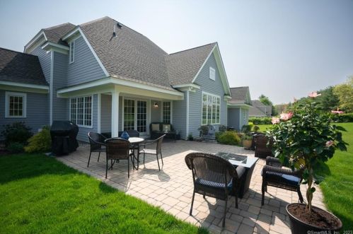 19 Somerset Dr, Waterbury CT  06762-3341 exterior