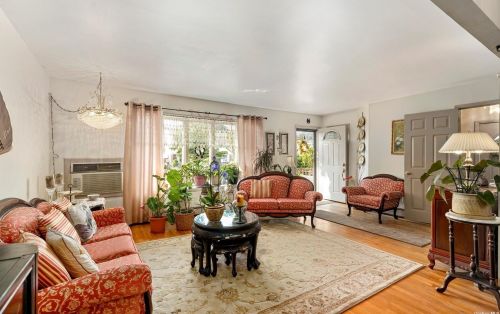 1727 Park Ave, New Hyde Park NY  11040-4057 exterior