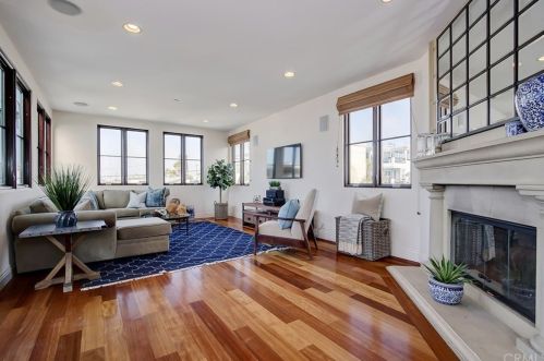 320 33rd Pl, Manhattan Beach CA  90266-3820 exterior