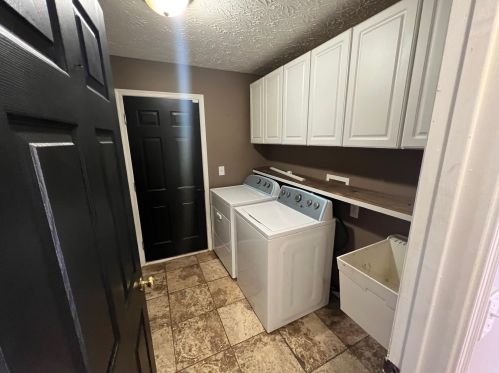 1733 Greatwood Dr, Florence KY  41042-8121 exterior