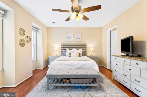 2314 Horseferry Ct, Herndon VA  20191-2718 exterior