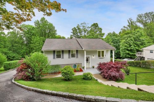 38 Perch Dr, Mahopac, NY 10541-1938