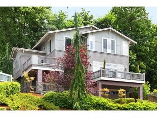 15944 101st Ct, Redmond WA  98052-3000 exterior