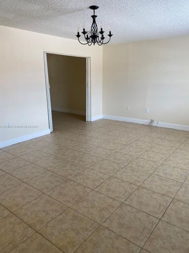 545 79th Pl, Hialeah FL  33014-4226 exterior