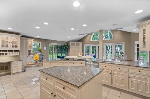 9483 Fairway Dr, Milwaukee, WI 53217-1322