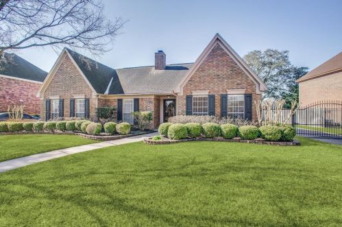 2306 Eagles Way, Pearland, TX 77581-5146