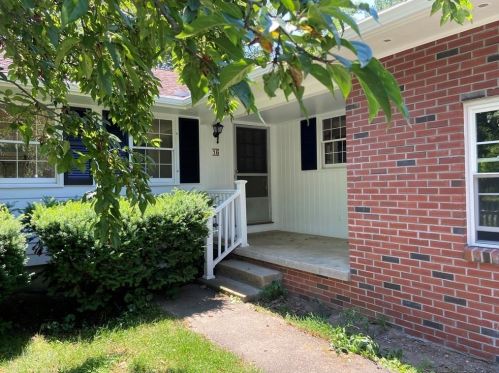 16 Colonial Ct, Amherst, MA 01002-1523