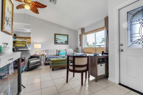 5324 Greenwood Dr, Delray Beach FL  33484-1133 exterior