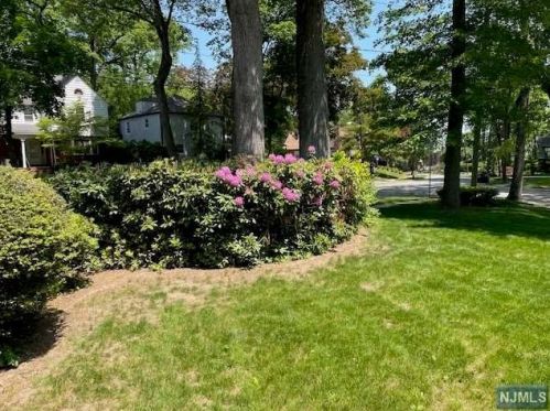 1130 Magnolia Rd, Teaneck NJ  07666-2744 exterior