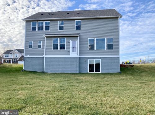 605 Collingwood Dr, Fredericksburg, VA 22405