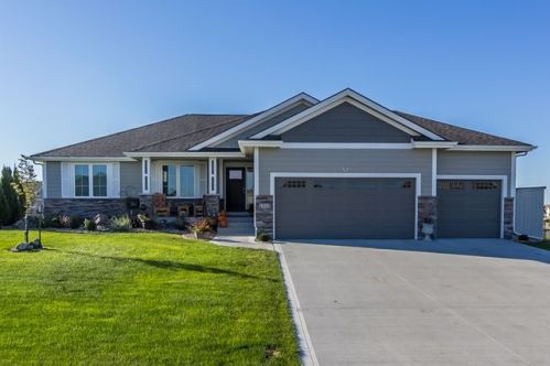 1113 47th St, Ankeny, IA 50021-6783