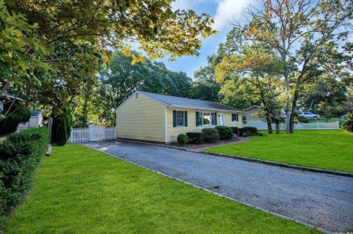 129 Elliot Ave, Lake Grove, NY 11755-2047