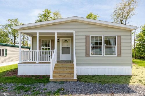54 Meadowview Dr, Paradise Park, PA 17068-9769