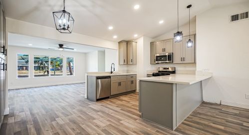 11501 Low Chaparral Dr, Victorville CA  92392-9566 exterior