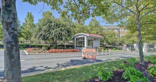 15352 Kensington Park Dr, Woodbridge VA  22191-6571 exterior