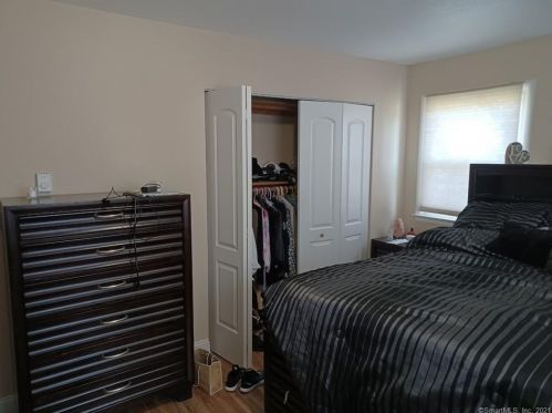 308 Meadowside Rd, Milford CT  06460-4351 exterior