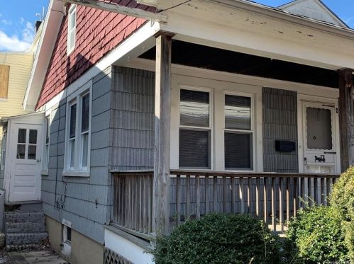 104 Fordham St, Bronx, NY 10464-1457