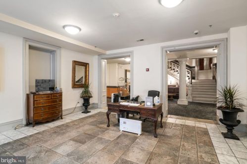 1001 Chestnut St, Philadelphia PA  19107-4219 exterior