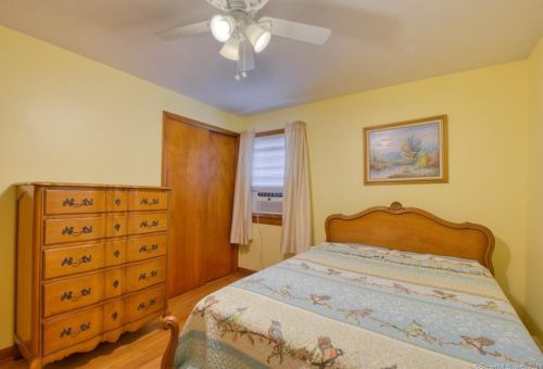 32 Maple View Dr, Waterbury CT  06716-1643 exterior