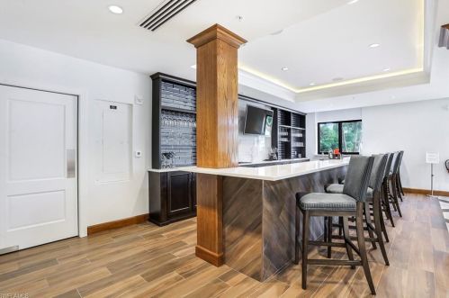 6075 Pelican Bay Blvd, Naples FL  34108-8169 exterior