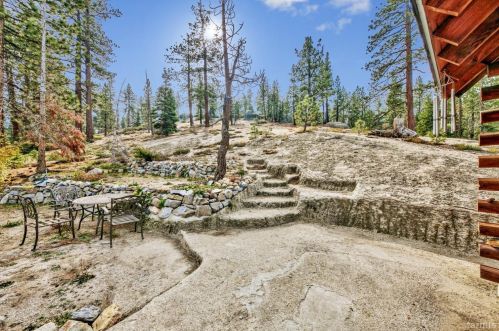 1860 F St, South Lake Tahoe CA  96150-3630 exterior