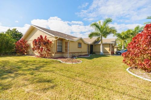 402 43rd Ter, Cape Coral, FL 33904-8453