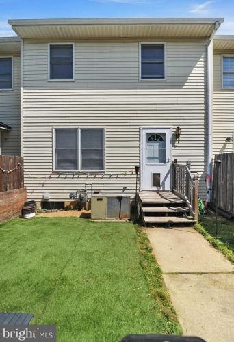 18 Greenway Ln, Dover DE  19904-6588 exterior