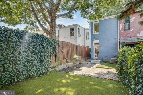 525 3rd St, Washington, DC 20003-1933