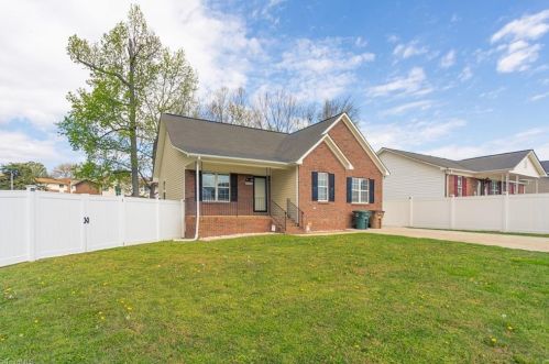 2503 David Richmond Ct, Greensboro, NC 27405-3988