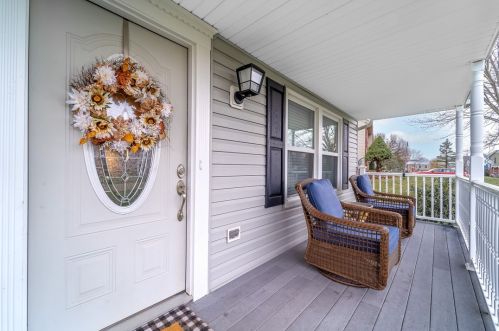 624 Walden Way, Imperial PA  15126-9684 exterior