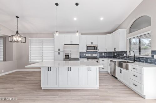 1722 Gilmore Cir, Mesa AZ 85206-3855 exterior