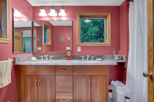 15 Danbury Cir, Amherst NH  03031-2016 exterior