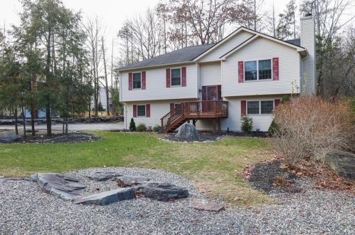 58 Bristol Cir, Rock Hill, NY 12775-6002