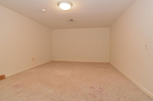 73 Jamie Ct, Airmont NY  10901-7016 exterior