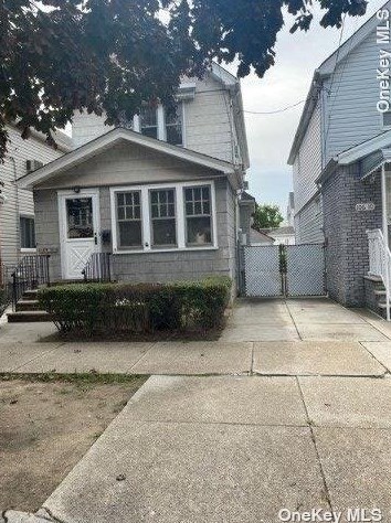 106-12 95th Ave, Jamaica, NY 11416-1344