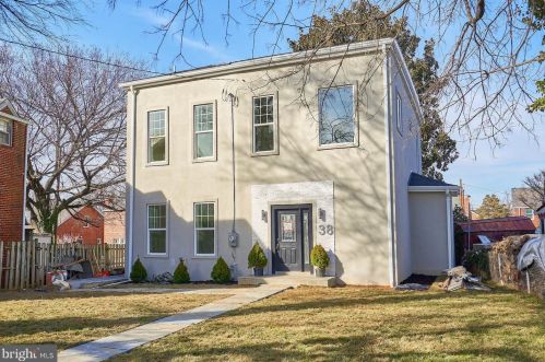 38 Riggs Rd, Washington, DC 20011-2406