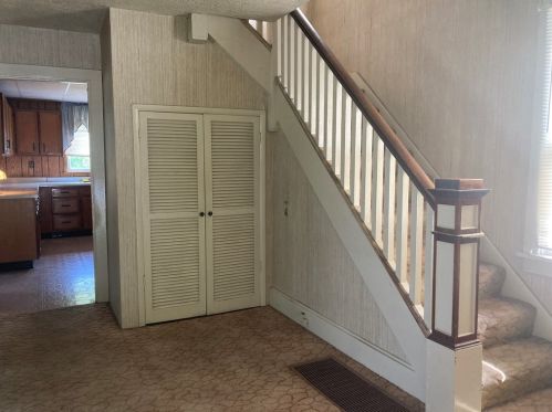 362 Huntingdon Rd, Ruffs Dale, PA 15679-1452