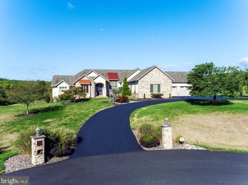 160 Brookshire Ln, Molino, PA 17961-9505