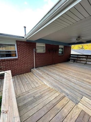 240 Springwood Dr, Verona, PA 15147-2620