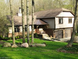 10625 Rockwood Dr, Willoughby, OH 44094-9495