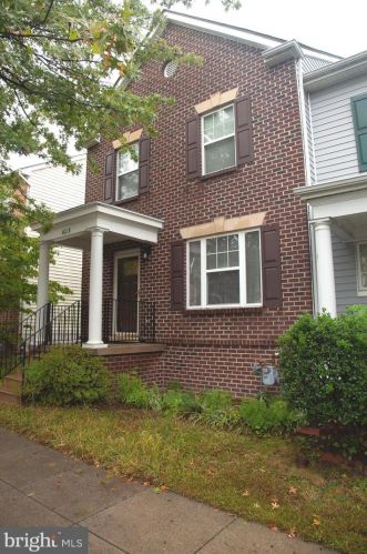 1013 Wahler Pl, Washington, DC 20032-4332