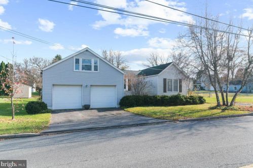 391 Nulton Ave, Easton, PA 18045-2574