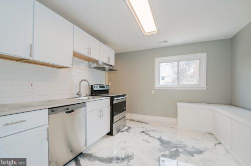 317 Sheridan Dr, New Castle DE  19720-2144 exterior