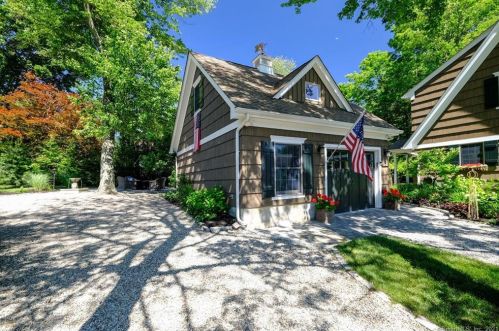 60 Ball Pond Rd, Danbury, CT 06811-2852