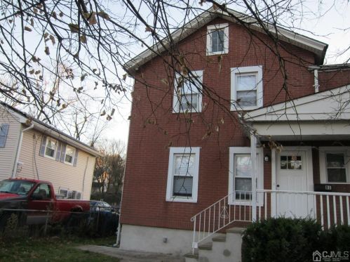81 Essex Ave, Metuchen, NJ 08840-2336