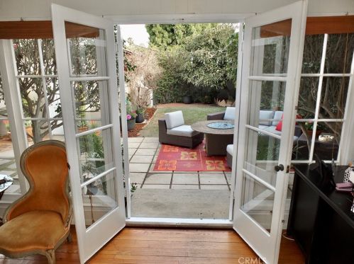 335 Bay Shore Ave, Long Beach CA  90803-1956 exterior