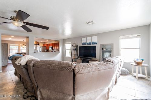 7498 Giachery Ave, Tucson AZ  85747-5613 exterior