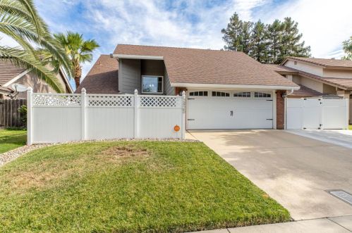 2425 Walnut Park Dr, Modesto, CA 95355-9595